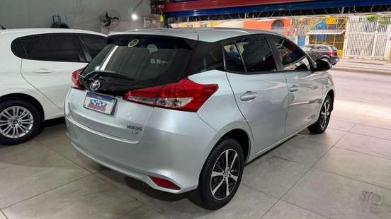 TOYOTA-YARIS-2021