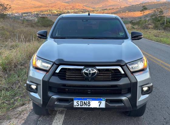 TOYOTA HILUX 2.8 D-4D TURBO DIESEL CD CONQUEST 4X4 AUTOMÁTICO