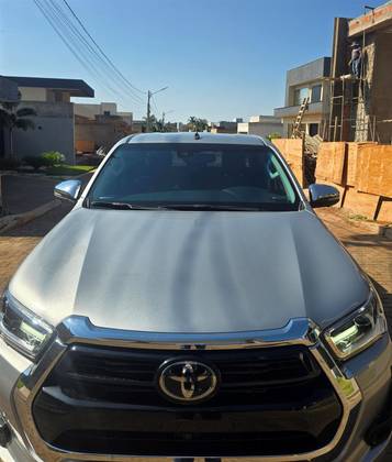 TOYOTA HILUX 2.8 D-4D TURBO DIESEL CD SRX 4X4 AUTOMÁTICO