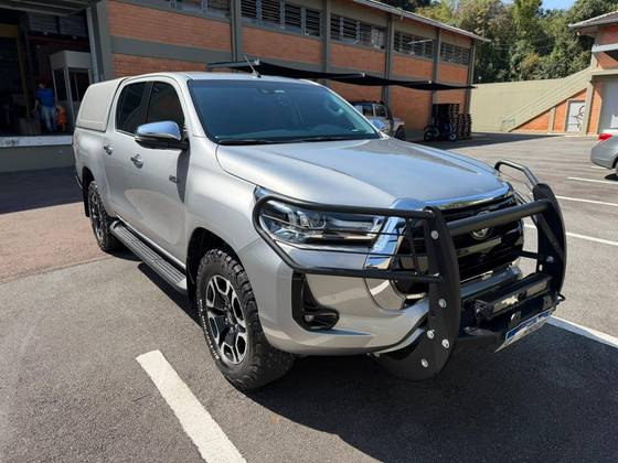 TOYOTA HILUX 2.8 D-4D TURBO DIESEL CD SRX 4X4 AUTOMÁTICO