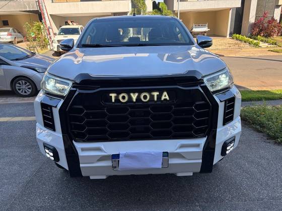 TOYOTA HILUX 2.8 SR 4X4 CD 16V DIESEL 4P AUTOMÁTICO