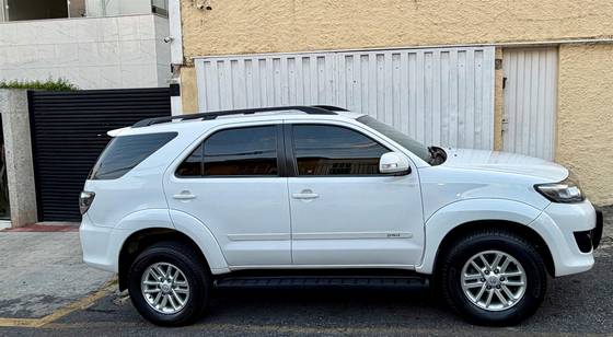 TOYOTA HILUX SW4 2.7 SR 7 LUGARES 4X2 16V FLEX 4P AUTOMÁTICO