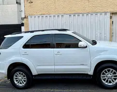 TOYOTA HILUX SW4 2.7 SR 7 LUGARES 4X2 16V FLEX 4P AUTOMÁTICO TOYOTA HILUX SW4 2.7 SR 7 LUGARES 4X2 16V FLEX 4P AUTOMÁTICO
