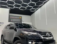 TOYOTA HILUX SW4 2.8 SRX 4X4 7 LUGARES 16V TURBO INTERCOOLER DIESEL 4P AUTOMÁTICO TOYOTA HILUX SW4 2.8 SRX 4X4 7 LUGARES 16V TURBO INTERCOOLER DIESEL 4P AUTOMÁTICO