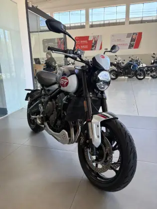 TRIUMPH TRIDENT 660 TRIPLE TRIBUTE EDITION 