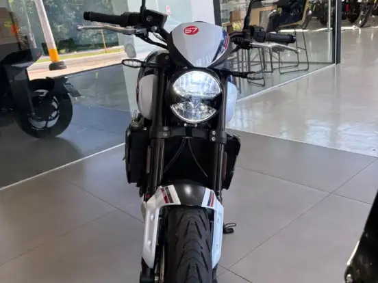 TRIUMPH-TRIDENT 660 TRIPLE TRIBUTE EDITION TRIUMPH-TRIDENT 660 TRIPLE TRIBUTE EDITION-2025