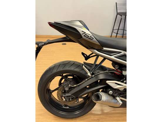 TRIUMPH-STREET TRIPLE RS ABS-2023