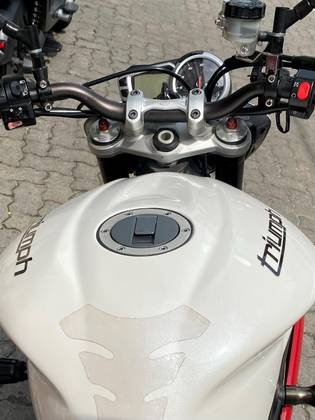 TRIUMPH STREET TRIPLE 675 ABS 