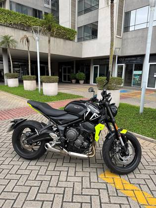 TRIUMPH TRIDENT 660 
