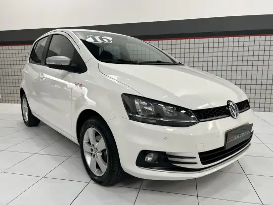 VOLKSWAGEN-FOX-2015