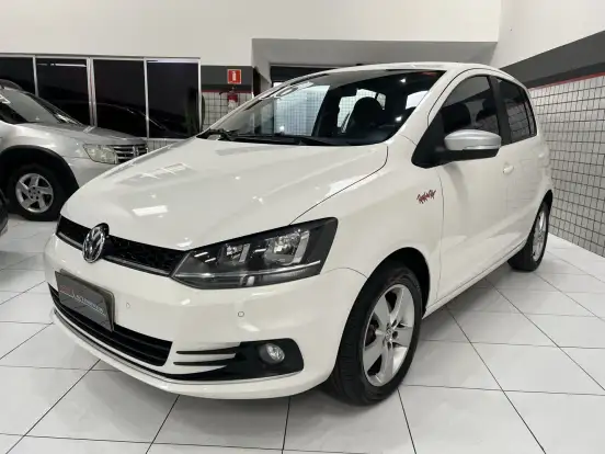 VOLKSWAGEN-FOX-2015