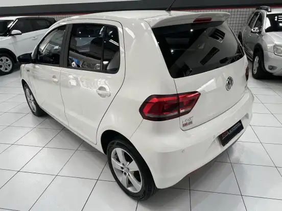 VOLKSWAGEN-FOX-2015