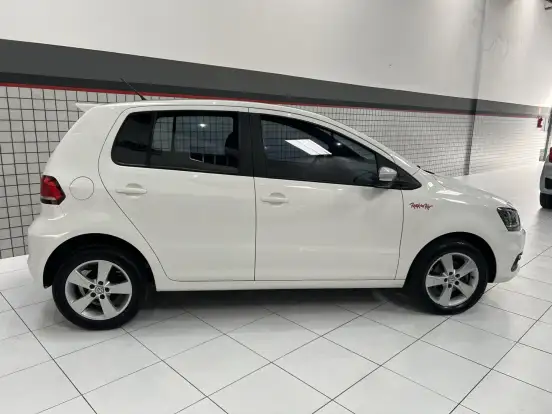 VOLKSWAGEN-FOX-1.6 MI ROCK IN RIO 8V FLEX 4P MANUAL VOLKSWAGEN-FOX-2015