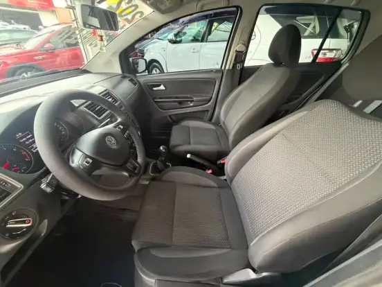 VOLKSWAGEN-FOX-2020