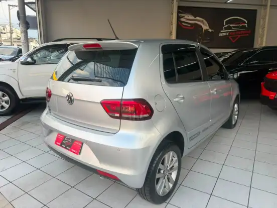 VOLKSWAGEN-FOX-2020
