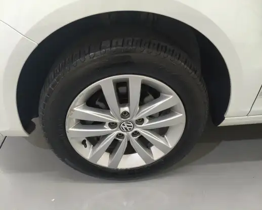 VOLKSWAGEN-FOX-2019