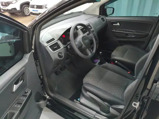 VOLKSWAGEN-FOX-2015