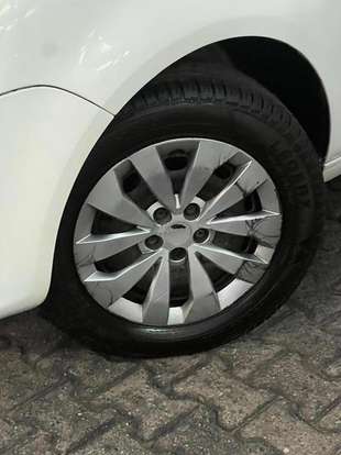 VOLKSWAGEN-FOX-2012