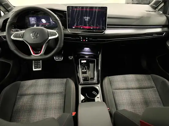 VOLKSWAGEN-GOLF-2026