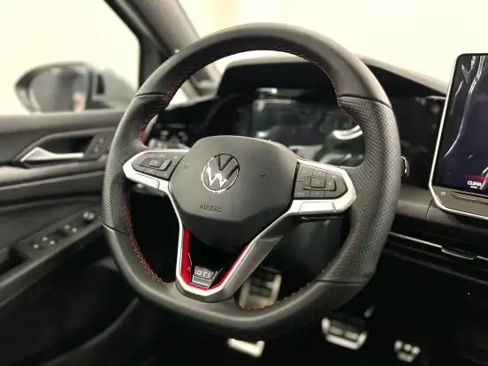 VOLKSWAGEN-GOLF-2026