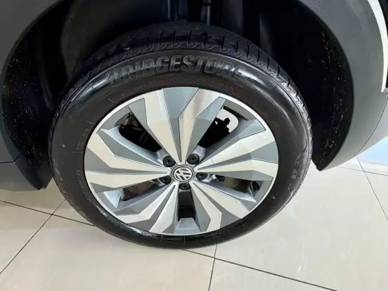 VOLKSWAGEN-T-CROSS-2019