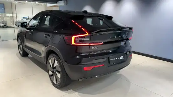 VOLVO-C40-2023
