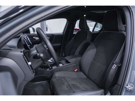 VOLVO-C40-2023