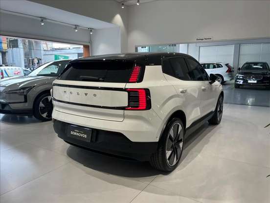 VOLVO-EX30-2024