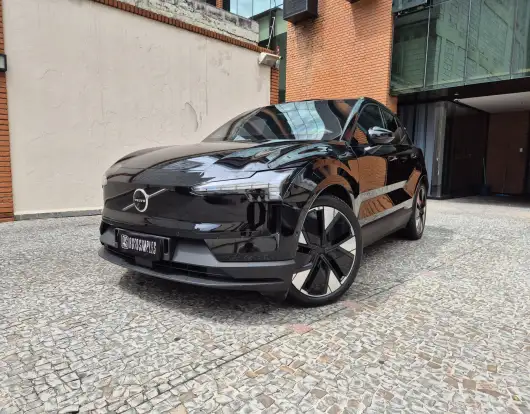 VOLVO-EX30-2024