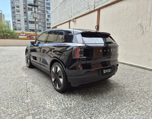 VOLVO-EX30-2024