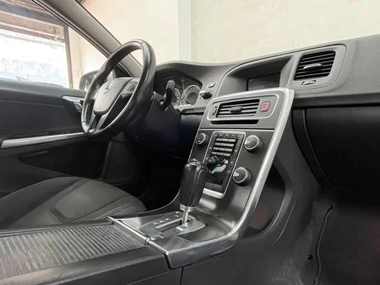 VOLVO-S60-1.6 T4 FWD GASOLINA 4P AUTOMÁTICO VOLVO-S60-2011