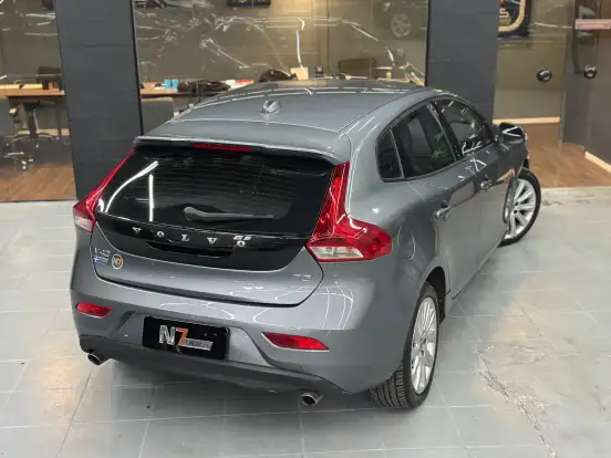 VOLVO-V40-1.5 T3 KINETIC GASOLINA 4P AUTOMÁTICO VOLVO-V40-2015