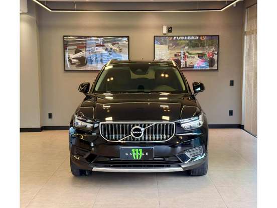 VOLVO-XC40-2021