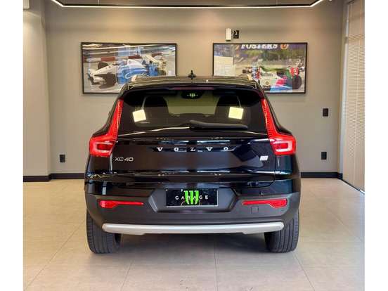 VOLVO-XC40-2021