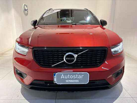 VOLVO-XC40-2022