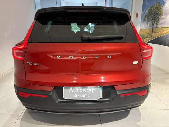 VOLVO-XC40-2022