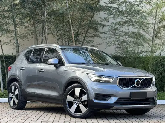 VOLVO-XC40-2018