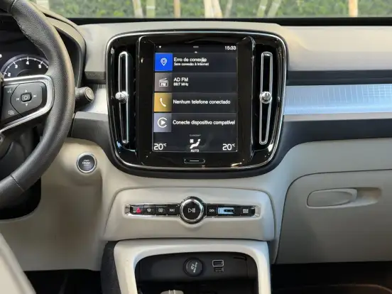 VOLVO-XC40-2018
