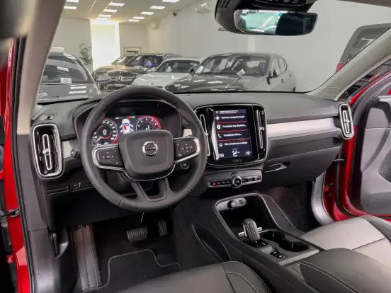 VOLVO-XC40-2.0 T5 GASOLINA MOMENTUM AWD GEARTRONIC VOLVO-XC40-2018