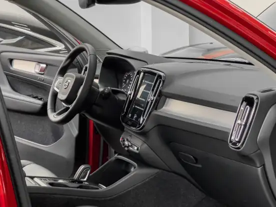 VOLVO-XC40-2.0 T5 GASOLINA MOMENTUM AWD GEARTRONIC VOLVO-XC40-2018