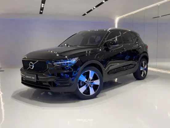 VOLVO-XC40-2019