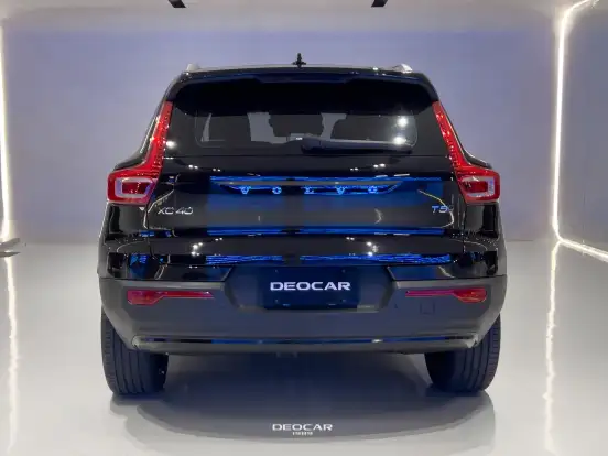 VOLVO-XC40-2019