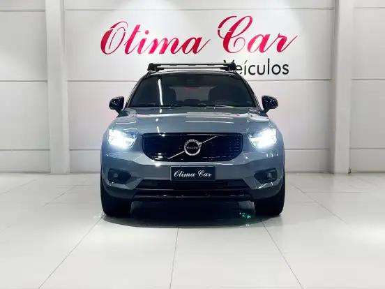 VOLVO-XC40-2019