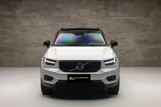 VOLVO-XC40-2019