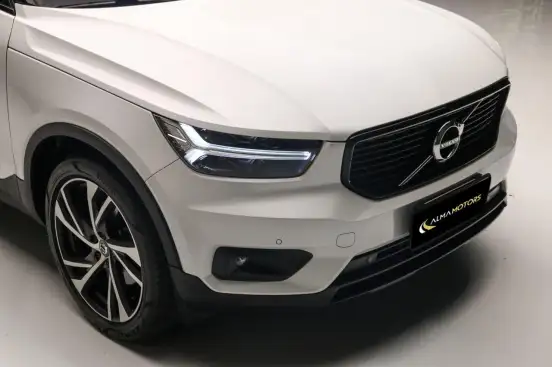 VOLVO-XC40-2019