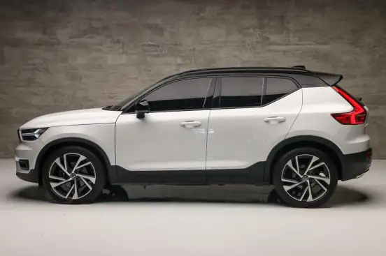 VOLVO-XC40-2019