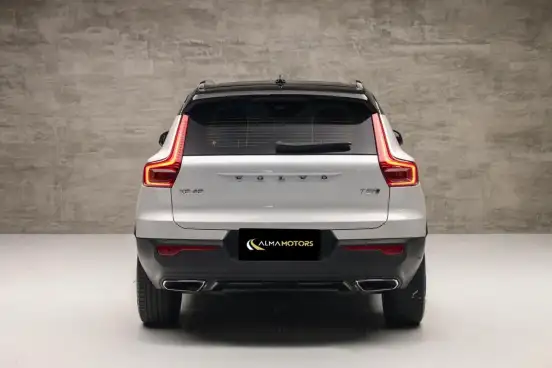 VOLVO-XC40-2019