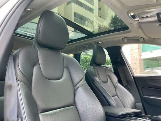 VOLVO-XC40-2.0 T5 GASOLINA MOMENTUM AWD GEARTRONIC VOLVO-XC40-2019