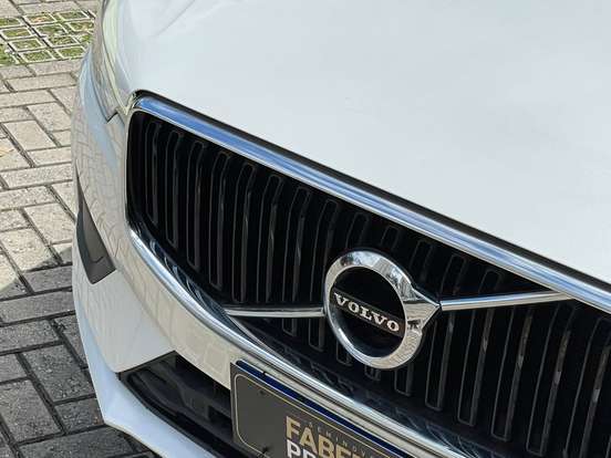 VOLVO-XC40-2019