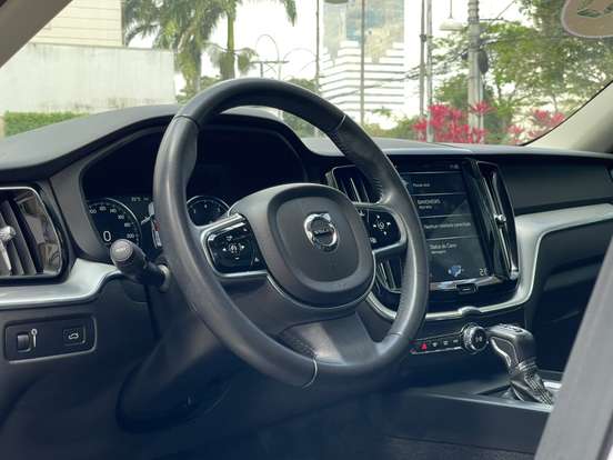 VOLVO-XC40-2.0 T5 GASOLINA MOMENTUM AWD GEARTRONIC VOLVO-XC40-2019